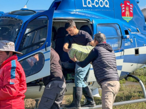 Operativo de emergencia: asisten por aire a familias aisladas por la crecida del río Dulce