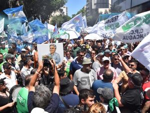 Masiva protesta social en el centro de Córdoba por la continuidad de programas laborales
