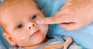 Alerta sanitaria: prohíben un óleo calcáreo para bebés por riesgo en la piel