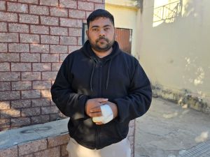 Violento asalto: le mordieron un dedo para robarle el celular