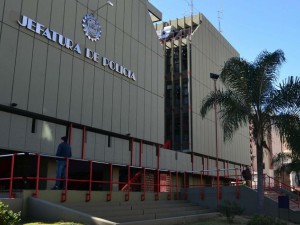 Agravaron la imputación contra el policía acusado de fotografiar a sus compañeras