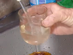 Vecinos de Estancia Vieja reclaman por la falta de agua potable y la turbiedad del servicio