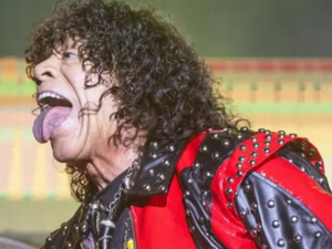 Preocupación por La Mona Jiménez: debió frenar su show en Córdoba por falta de aire