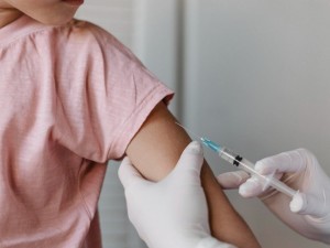 Córdoba sancionará con arresto a padres que no cumplan el calendario de vacunación