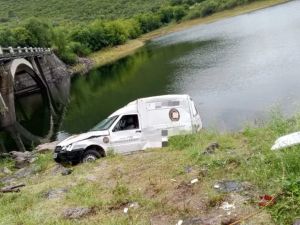 Dramático rescate en Villa del Dique: una camioneta cayó desde el Puente Las Vacas