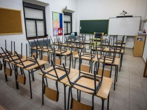 Falta de bancos en Carlos Paz: familias migran a la escuela pública por las cuotas