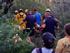 Rescataron a un joven tras un accidente en cuatriciclo en una zona de difícil acceso