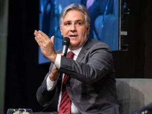 Llaryora otorgó bonos de $100 mil a policías, docentes y estatales en Córdoba