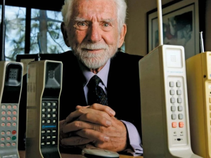 El celular cumple 43 años: así fue el lanzamiento del primer teléfono móvil del mundo