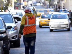 Detuvieron a un naranjita por exigir dinero a automovilistas y enfrentarse con la Policía