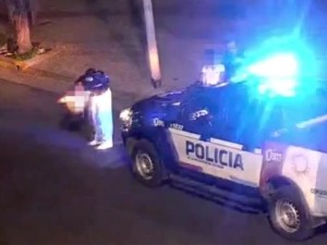 Tres adolescentes detenidas tras derribar a una motociclista con un botellazo en General Bustos