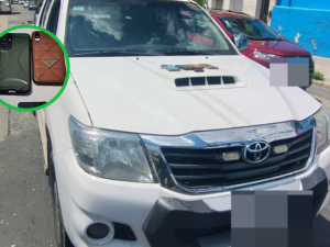 Tres hombres detenidos tras una persecución en Villa Páez con un inhibidor