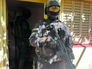 La FPA realizó un allanamiento en Mina Clavero y secuestró dinero y elementos vinculados a una causa por drogas