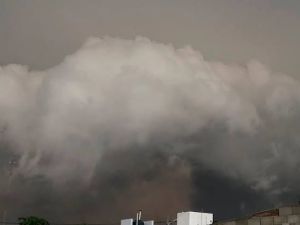 Advierten por fuertes ráfagas y tormentas para la madrugada del martes