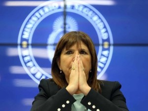 Patricia Bullrich: “Los delegados van a tener un límite de diez horas mensuales pagas; el resto, a laburar”