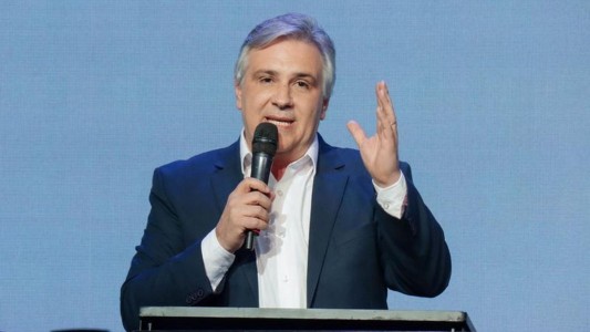 La operación de Llaryora duró una hora y fue exitosa: el gobernador evoluciona favorablemente