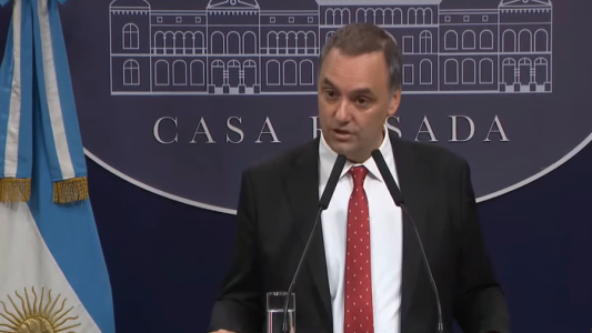 Adorni anunció reformas y defendió su patrimonio en conferencia de prensa