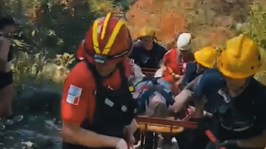 Mujer herida en Calamuchita fue rescatada a pie tras sufrir una caída en terreno escarpado