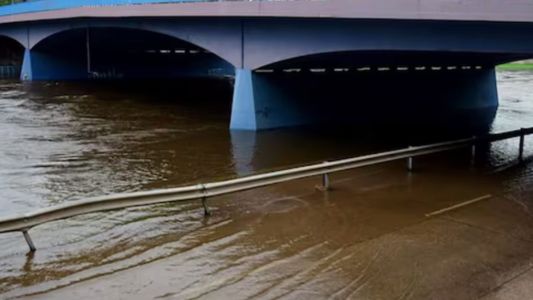 Corte total en la Costanera de Córdoba por la crecida del Río Suquía