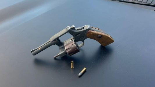 Detuvieron a un hombre tras intentar huir de un control policial y arrojar un arma en la fuga