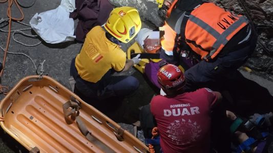 Un hombre cayó a La Cañada: lo rescataron los bomberos pero terminó con serias heridas