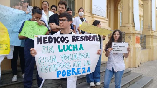 Residentes del Hospital de Clínicas de Córdoba paran durante cinco días por reclamo salarial