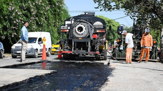 Avanza el plan vial en Córdoba: Siciliano recorrió obras en tres barrios de la capital