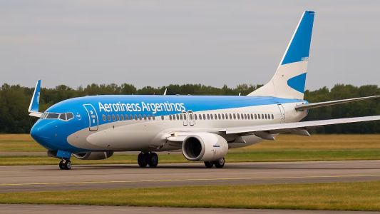 Suba del petróleo: las aerolíneas suman un recargo por combustible en los pasajes