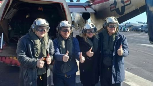El presidente Milei visitó el portaaviones USS Nimitz en el Atlántico Sur