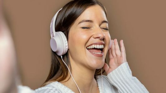 Día Mundial de la Voz: consejos y hábitos esenciales para el cuidado de la salud vocal