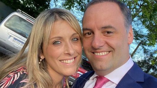 Caso Adorni: se confirmó que viajó a Aruba en primera clase junto a su esposa e hijos