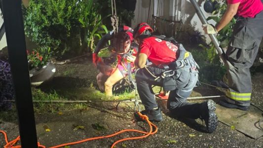 Bomberos rescataron a una mujer de 85 años que cayó a un pozo ciego en Córdoba