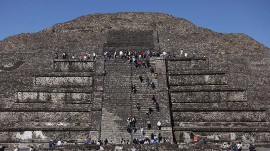Asesinaron a tiros a una turista canadiense en Teotihuacán y hay varios turistas heridos