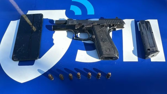 Dos menores armados fueron detenidos tras un operativo en barrio Residencial San Roque