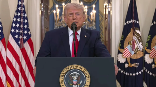 Trump advirtió que Irán está en crisis y presiona por abrir el estrecho de Ormuz