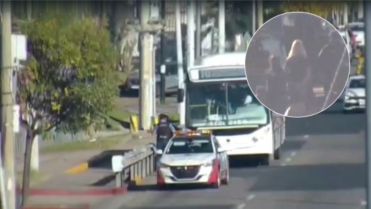 Detuvieron a una mujer por atacar a un chofer de colectivo y herir a un policía en Córdoba