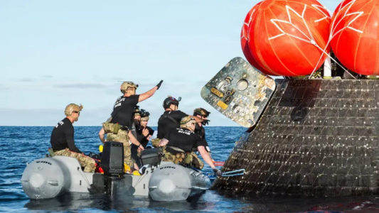 Así fue el rescate de los astronautas tras el amerizaje de la cápsula Orión