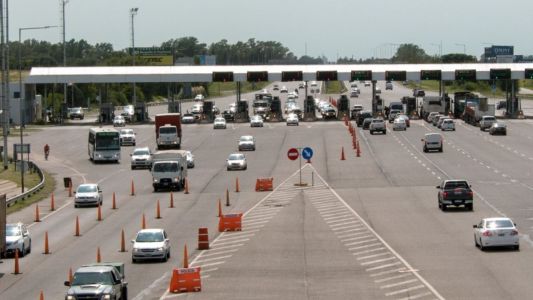 Córdoba podrá gestionar y cobrar peajes en rutas nacionales tras un decreto de Milei