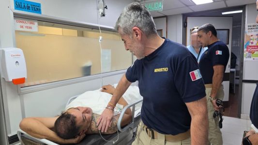 Dos policías heridos: Marcelo Marín y Juan Pablo Quinteros visitaron a los efectivos