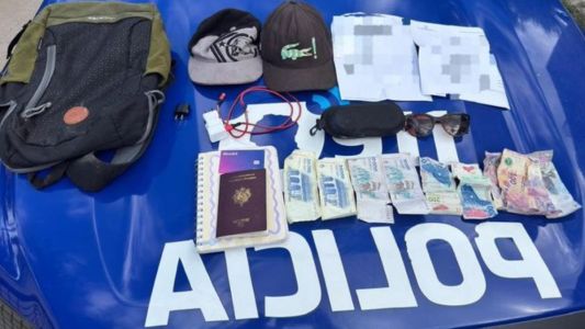 Jóvenes detenidos tras arrebatarle la mochila a un peatón en Villa Los Galpones