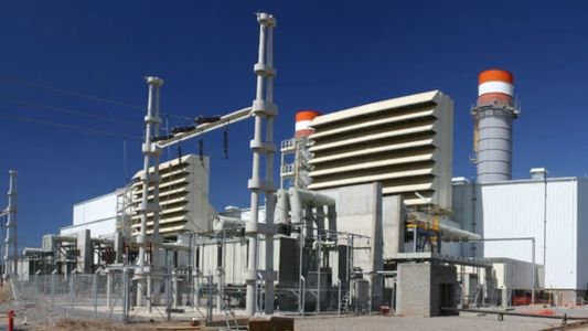 Un trabajador cayó desde altura en una usina y sufrió fracturas y traumatismo de cráneo