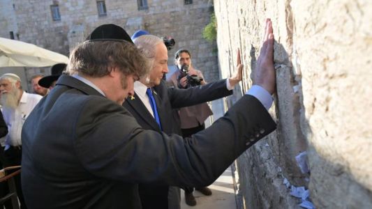 Milei cierra su gira en Israel bajo la sombra de una posible guerra entre EE. UU. e Irán