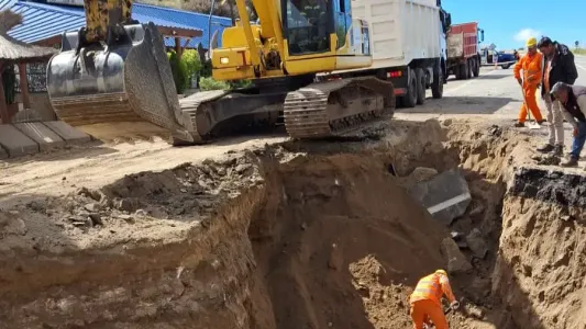 Camino de las Altas Cumbres: Habilitado en media calzada tras arreglar un socavón