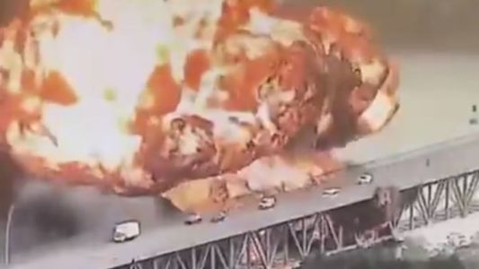 Tragedia en el Puente de las Américas: un muerto por explosión de camiones