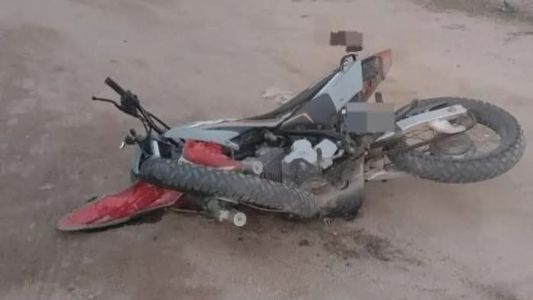 Un joven motociclista murió tras un fuerte choque contra una camioneta en Pilar