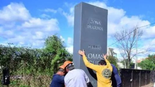 Villa Allende instala portones para frenar la inseguridad y crece la polémica vecinal