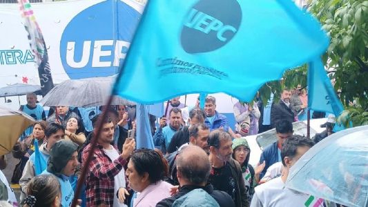Tensión entre docentes en Córdoba: incidentes durante la negociación salarial de UEPC