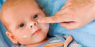 Alerta sanitaria: prohíben un óleo calcáreo para bebés por riesgo en la piel