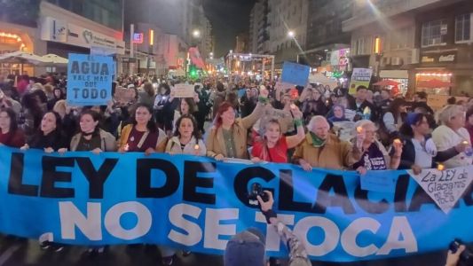 Protesta en Córdoba para defender la Ley de Glaciares en medio del debate por su modificación