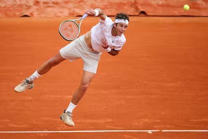 Etcheverry dio pelea, pero Alcaraz avanzó en Montecarlo y dejó sin argentinos al torneo